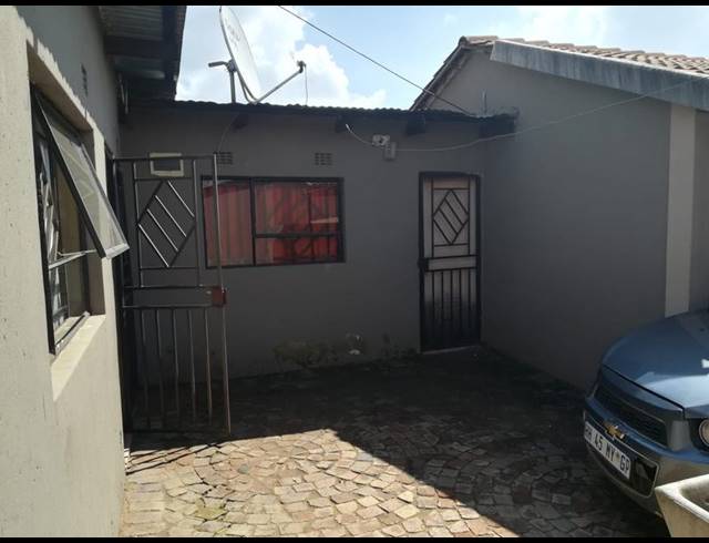 2 BEDROOM HOUSE FOR SALE IN DAVEYTON EXT 3